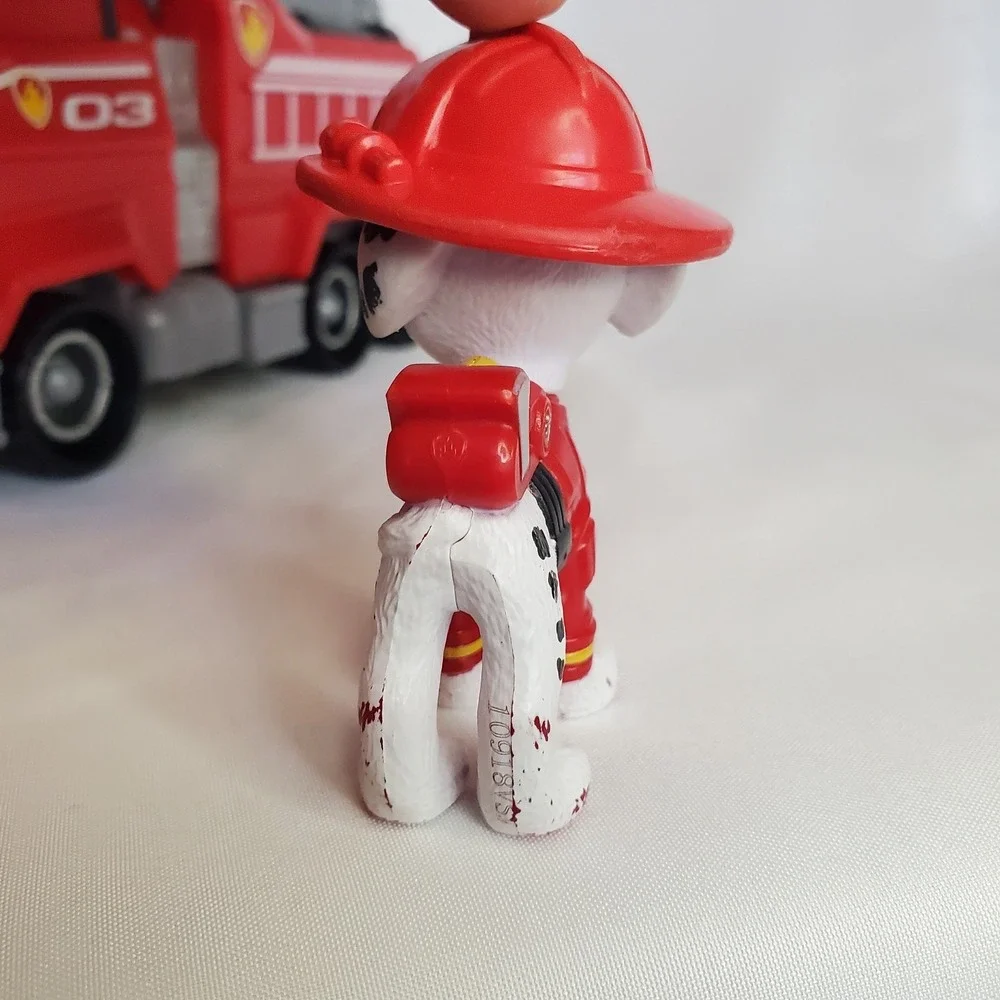 Paw Patrol Deluxe Transforming Vehicle Fire‎ Truck Marshall Action Figure